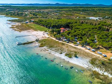 On the shore of Vransko Lake (added by manager 14 Nov 2019)