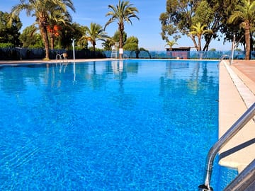 Outdoor swimming pool (added by manager 06 Oct 2015)