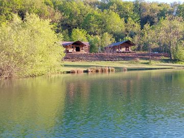 vue du lac pour les tentes safaris