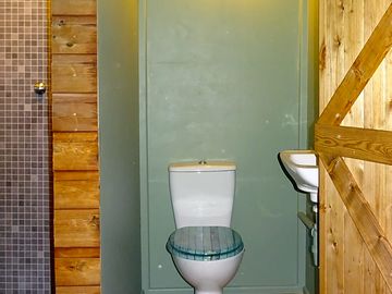 Unisex toilet, updated for 2025