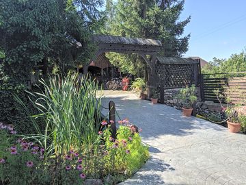 Entrance to the restaurant and pool