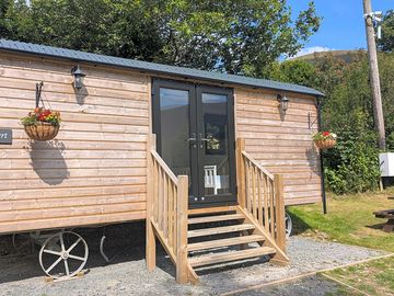 Gelert Shepherd Hut
