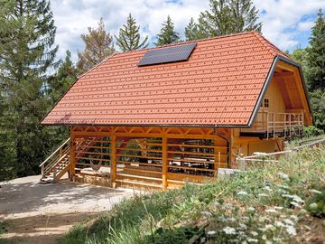 Hayrack bunkhouse, sanitary facilities in another building.