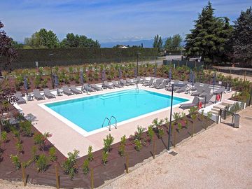 Swimming pool for the exclusive use of guests