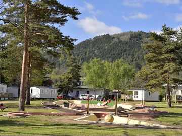 Miniature golf