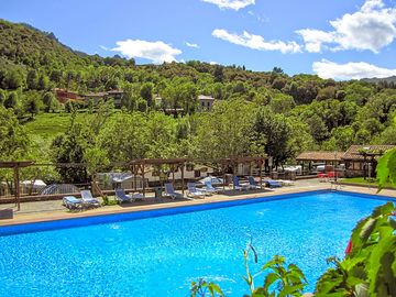 Swimming pool equipped with a choice of sunbeds and parasols