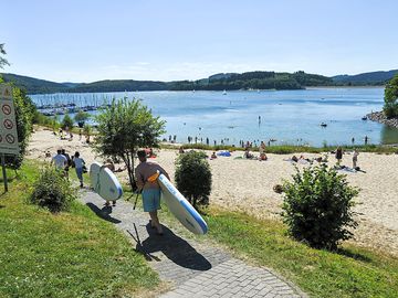 Access to the lake