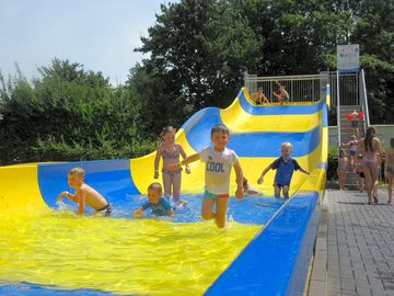 Kids' slide