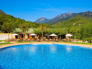 The swimming pool and the bar terrace