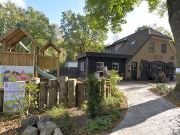 De ingang van de camping