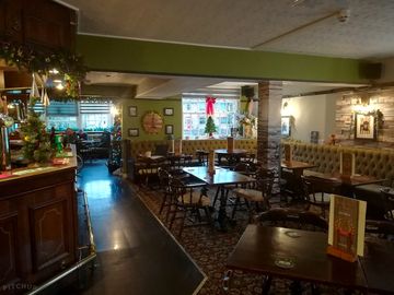 RESTAURANT/LOUNGE