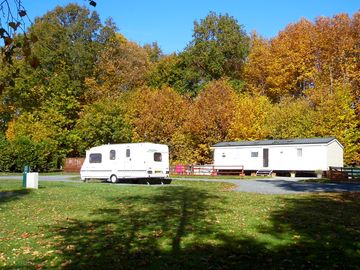 Large grass and hardstanding pitches with woodland views