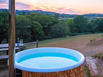 Hot tub at seren safari tent