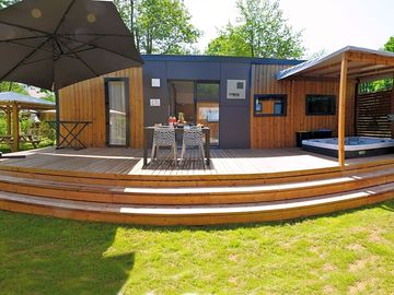 Terrace with hot tub