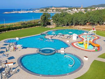 Pool complex by the sea