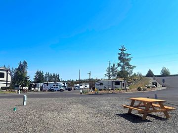 Premium site with picnic table