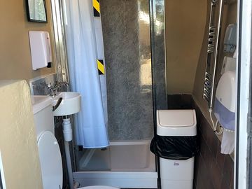 Toilet/ shower