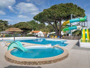 Great pool with slides
