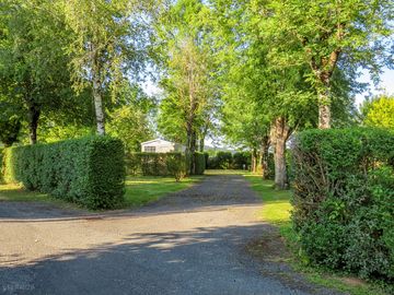 Sheltered spacious pitches