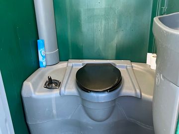 Super-clean portable toilet