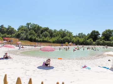 1000m² lagoon beach
