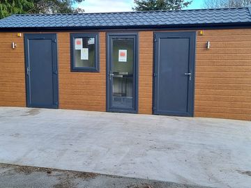 Contemporary shower block