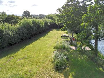 Spacious riverside pitches