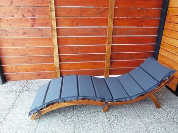 Outdoor lounger