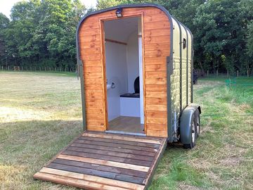 Vintage horsebox bathroom