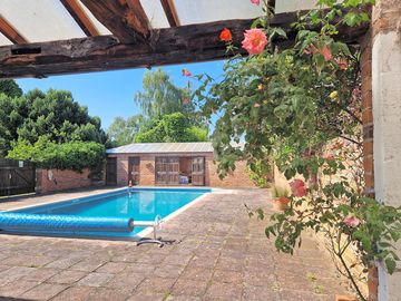 Swimming pool open april-october