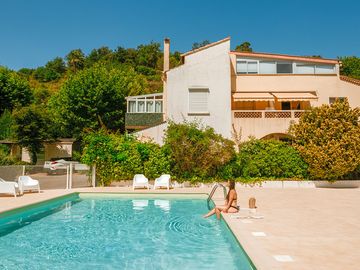 Swimming pool © Léa Tavolaro