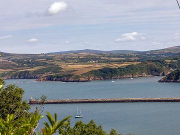 Looking to goodwick sea wall