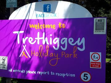 New entrance signs