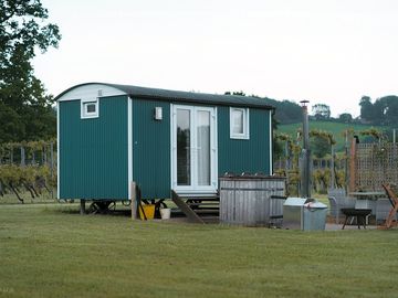 Exterior shepherd's hut 3