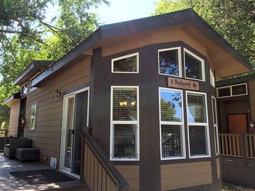 National Park Cottage with Loft Exterior
