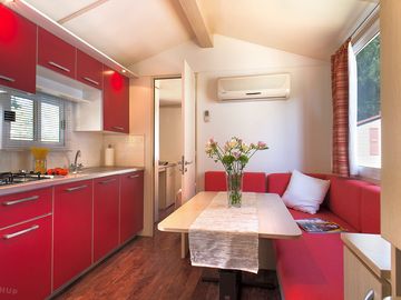 Mobilhome Standard kitchen with table