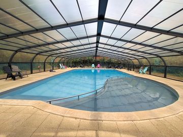 Piscine couverte et chauffée