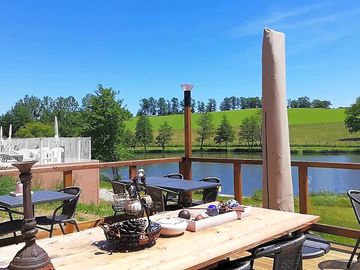 Restaurant and bar overlooking the lake
