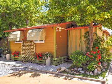 Two-bed cabin for families