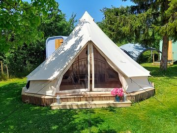 Bell tent Mademoiselle Lavender Glamping pitch