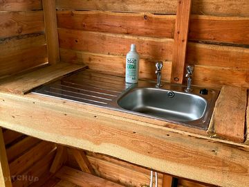 Washing-up sink