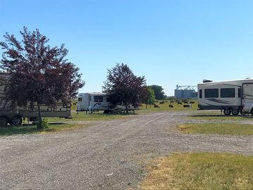 Gravel path for easy manoeuvring