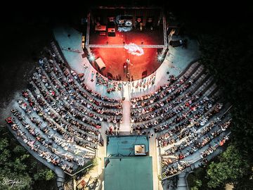 Shows and themed nights throughout the week