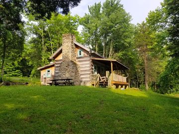 General view of the cabin.