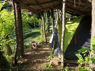Lean-to pitch