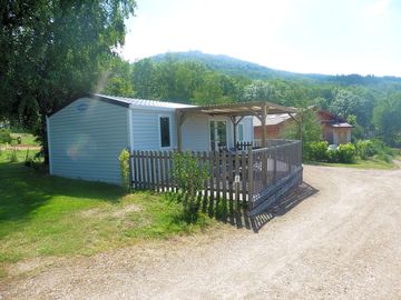 Front view of the accessible static caravan