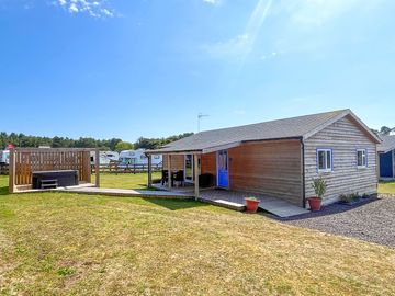 Barn Owl Lodge with private hot tub