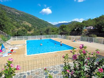 Outdoor pool and sun terrace (added by manager 10 Jul 2017)