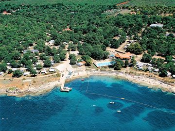 The stunning sea only a few steps away from your pitch