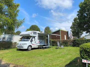 Lovely pitch but bring your levelling ramps (added by tom_l230963 08 Aug 2021)